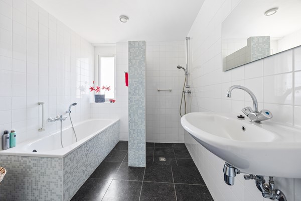 Medium property photo - Beekjufferhof 9, 2492 RD The Hague
